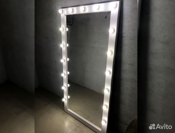 Зеркало с подсветкой большое