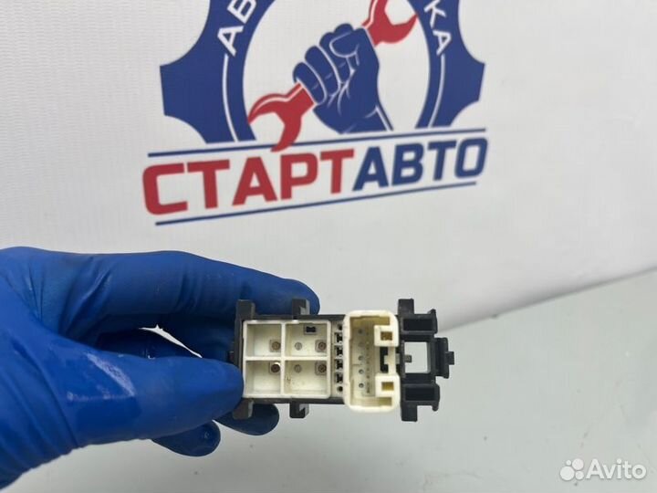 Кнопка стеклоподъемника Toyota Corolla E180 1ZR