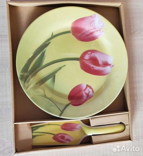 Тортница керамика 27 см с лопаткой