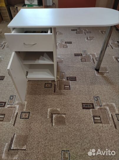 Маникюрный стол бу