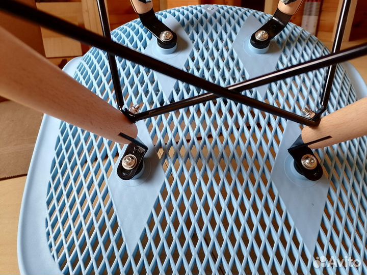 Стул Eames. Новый, для улицы