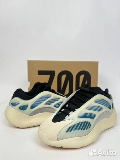 Кроссовки Adidas yeezy 700