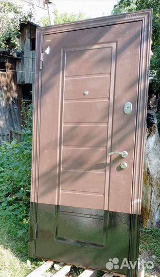 Дверь входная металлическая