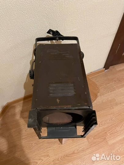 Прожектор театральный, софит пртлг 1