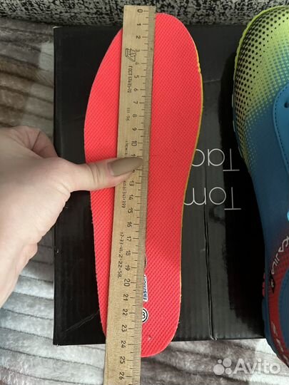 Кроссовки женские