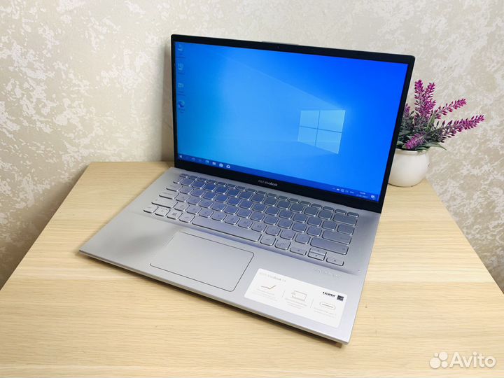 Свежий, мощный ноутбук 20-21 года