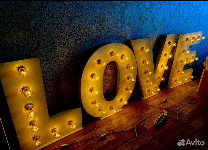 Светящиеся буквы love