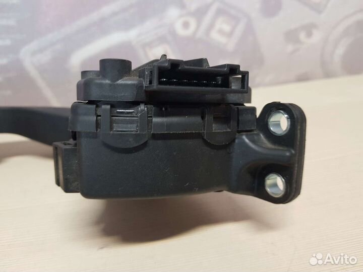 Электронная педаль газа Renault Duster 1 F4RA 2L