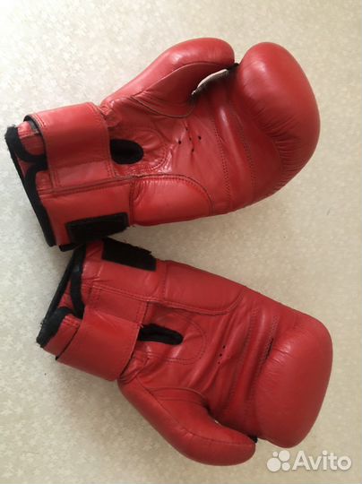 Боксерские перчатки