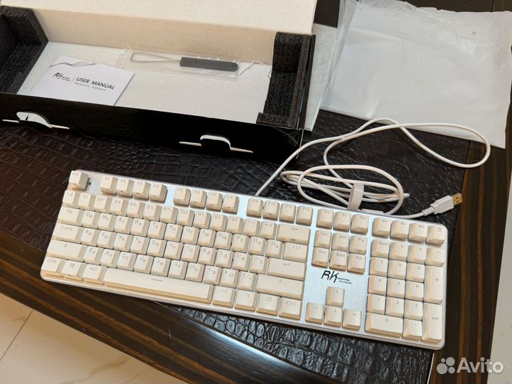 Игровая механическая клавиатура белая