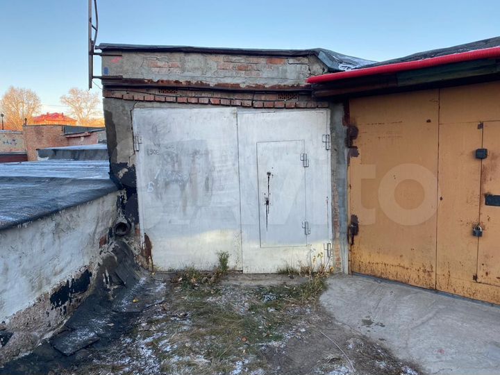 Гараж, > 30 м²