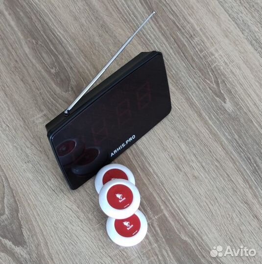 Кнпока вызова персонала и табло отображения вызова