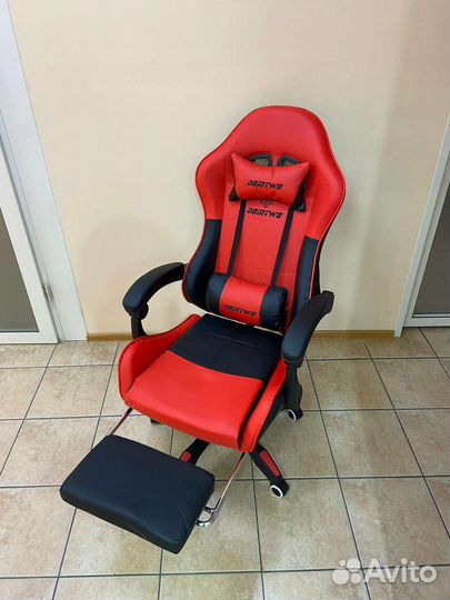 Игровое кресло с подставкой для ног