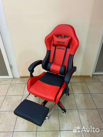 Игровое кресло с подставкой для ног