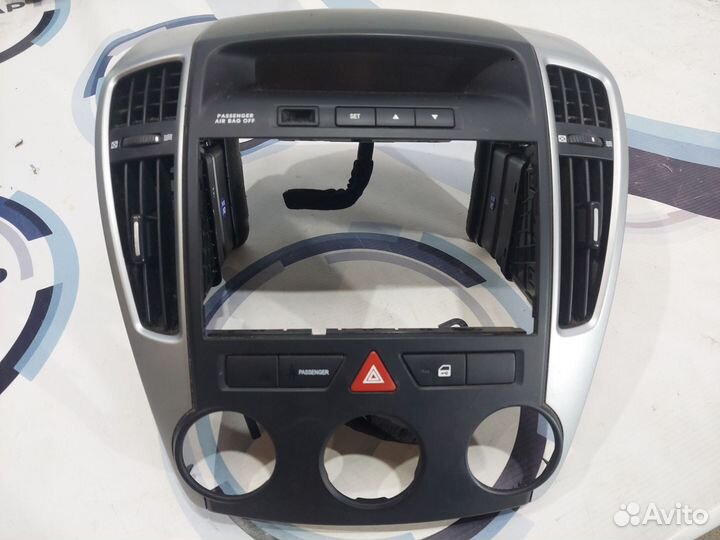Консоль центральная Kia Ceed ED