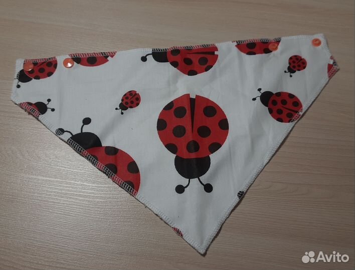 Треугольные слюнявчики