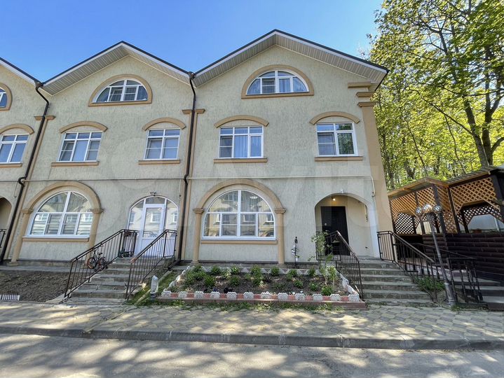 3-к. квартира, 125 м², 1/3 эт.