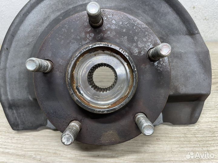 Кулак левый передний Mitsubishi Lancer 10