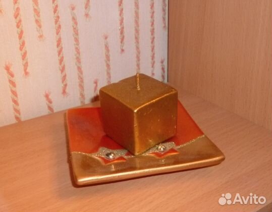 Подсвечник со свечой