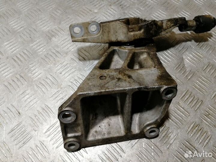 Кронштейн двигателя Infiniti G 2007-2014