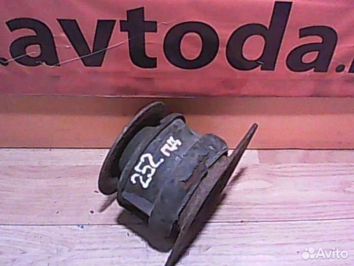 Подушка двигателя Volkswagen Golf - 3 поколение (1