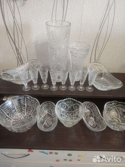 Хрустальные рюмки, салатницы, вазы