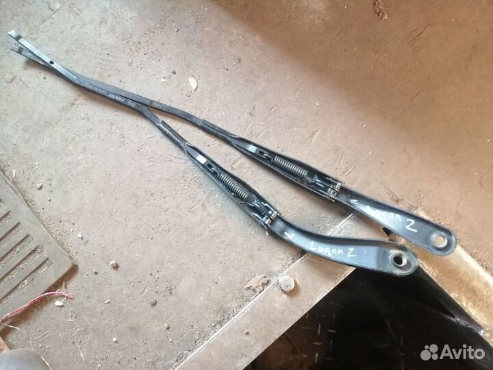 Поводок стеклоочистителя Renault Sandero 2 Logan 2