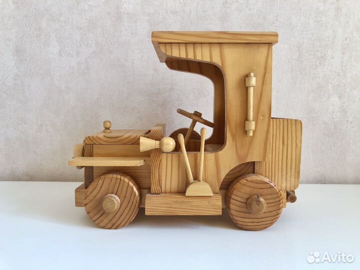 Деревянная машина сувенир