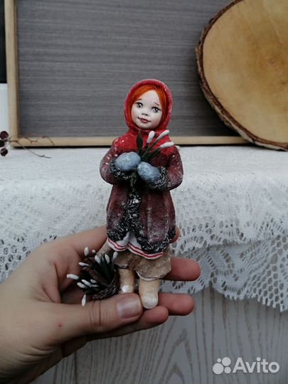 Ватная игрушка Девочка с подснежниками
