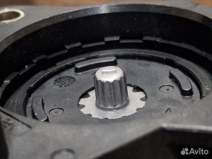 Моторчик суппорта на Audi A6 C6 4F0998281A 12-зуб