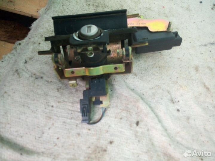 Замок крышки багажника задний Skoda Octavia tour