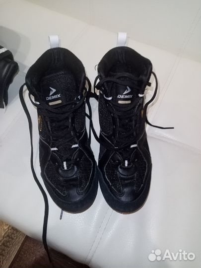 Шлем и перчатки для бокса