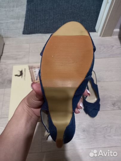 Босоножки разные