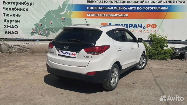 Уплотнитель стекла двери передней правой внутренний Hyundai ix35 182241-2S000