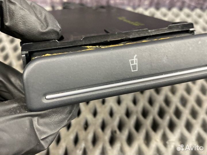 Подстаканник Audi A4 B7 BFB 2006