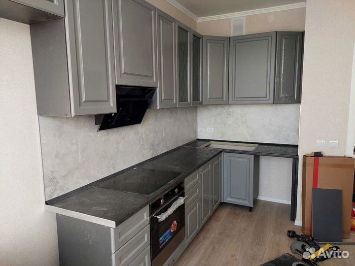 Кухня серая модульная