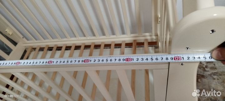 Детская кроватка с маятником