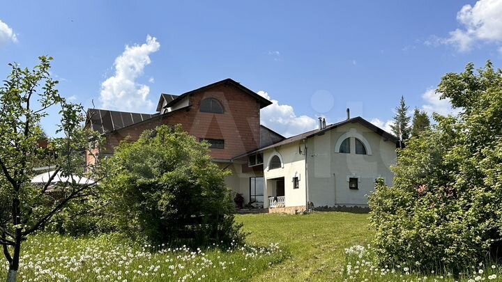 Коттедж 690 м² на участке 25 сот.