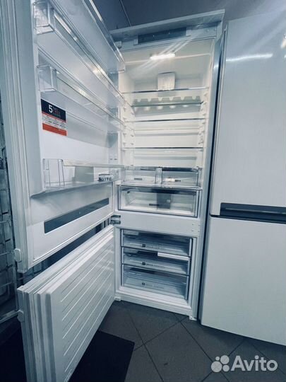 Холодильник Whirlpool встраиваемый