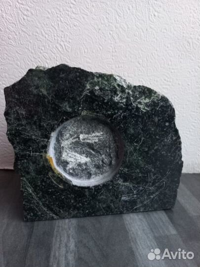 Камень змеевик