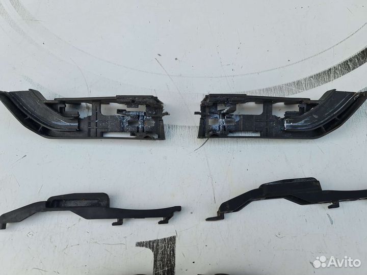 Опора обтекателя люка Mercedes W213