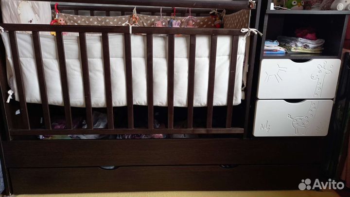 Детская кровать с пеленальным столиком