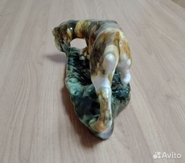 Фарфоровая статуэтка 