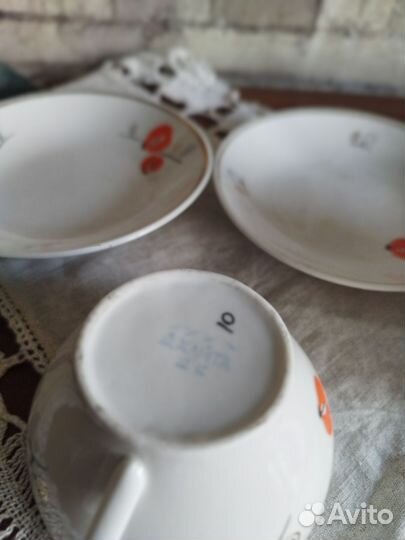 Кофейные чашки и сливочник, Хайта