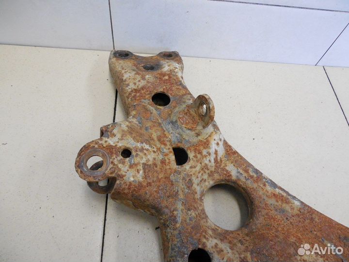 Рычаг передний нижний правый Avensis I 1997-2003