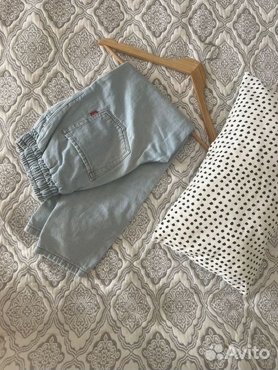 Джинсы с приниом. Джинсы с потертостями