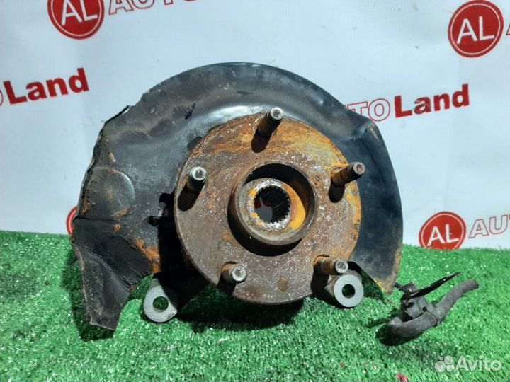 Ступица передняя правая Toyota Noah AZR60