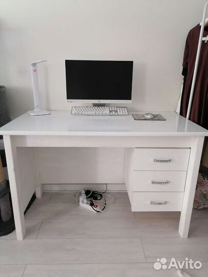 Письменный стол белый