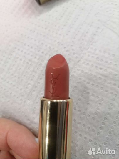 Помада Yves Saint Laurent