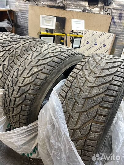 Kormoran Snow 215/45 R17